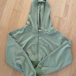 Cropped green hoodie